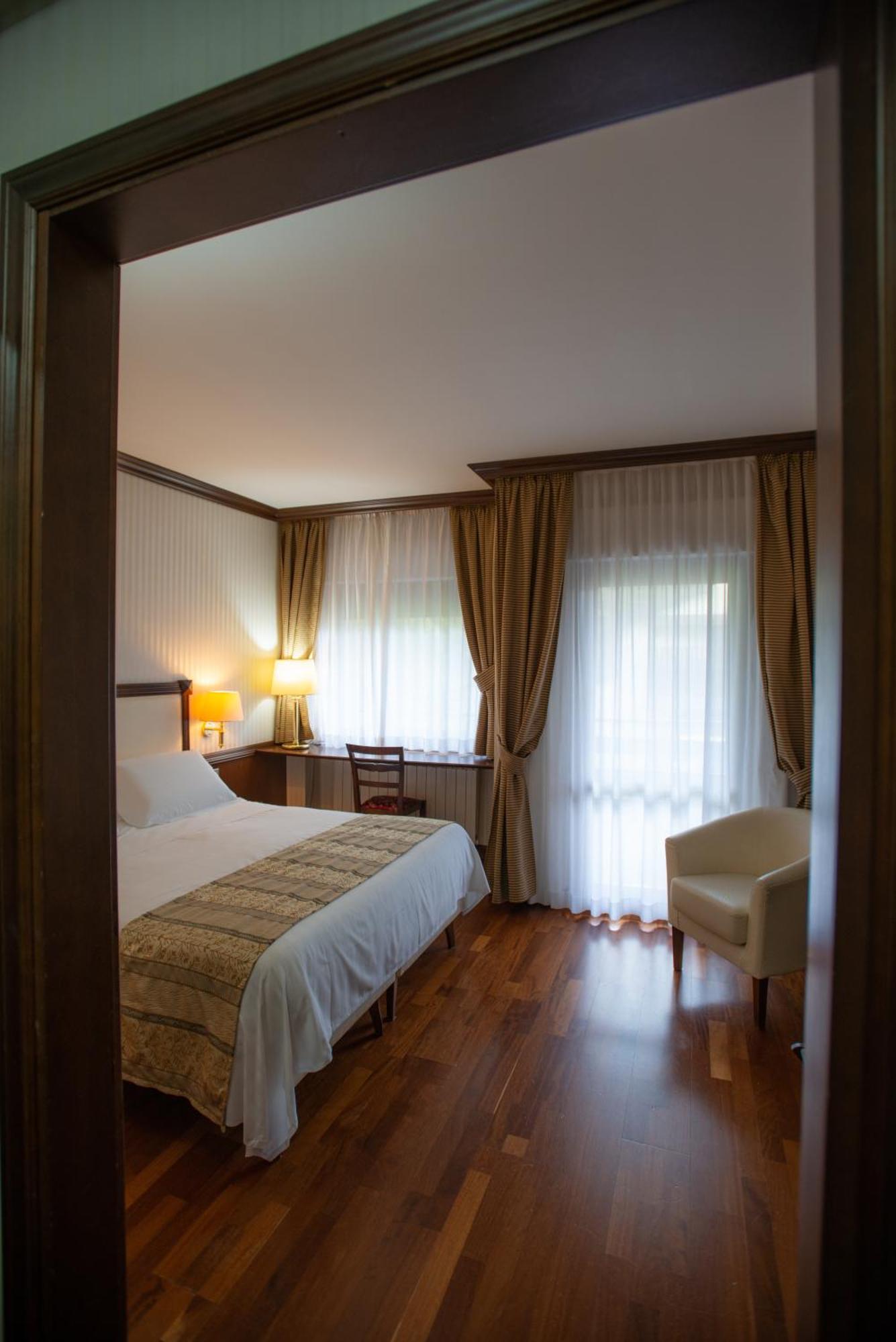 Hotel Corona & Spa Pescasseroli Kültér fotó